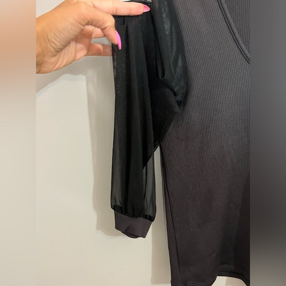 Arula sheer, mesh sleeve top - Picture 3 of 4